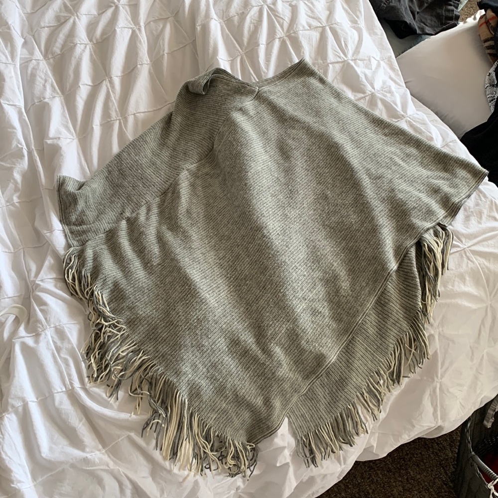One Size. Grey and White Fringe Poncho.